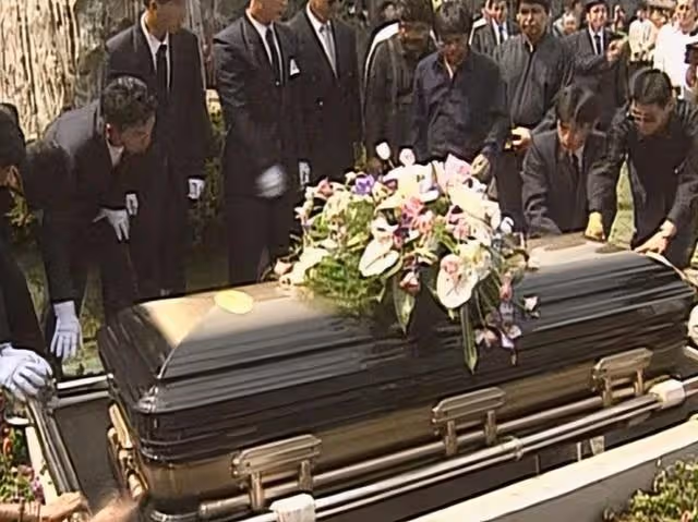 歌手鄧麗君:去世27年後,男友結婚生子,弟弟的堅持讓人淚目