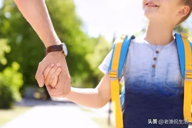外孫對孫子動手！67歲奶奶衝動下「賞了他一記耳光」女婿二話不說「把她趕出家門」：休想再來