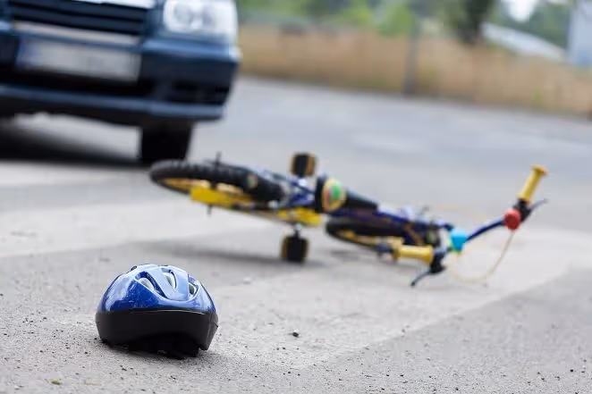 7歲男童校內「遭老師倒車輾過」當場身亡 頭七當天「媽媽竟然也走了」他嚇壞:好詭異...