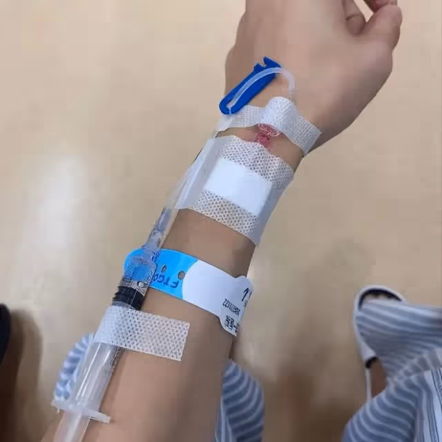 26歲蔣智豪患肺癌晚期，7次化療後病情好轉，無工作無收入常落淚