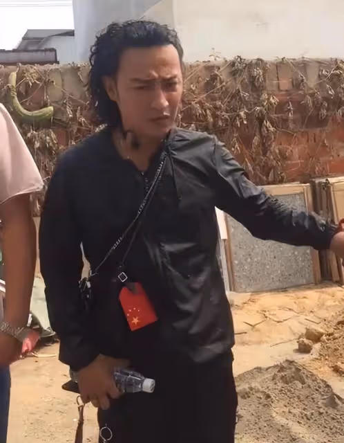 陳志朋替拜把兄弟盡孝,給農村乾爹蓋新房,在農村吃新房團圓飯
