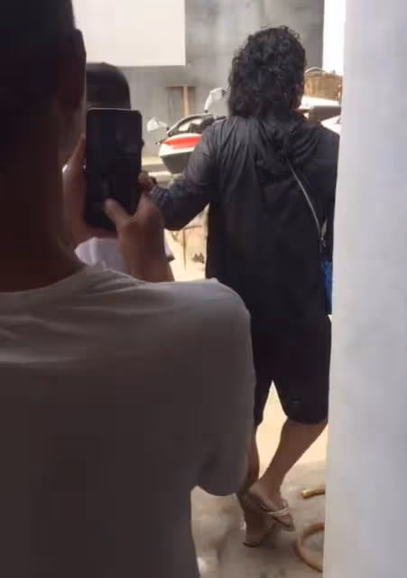 陳志朋替拜把兄弟盡孝,給農村乾爹蓋新房,在農村吃新房團圓飯