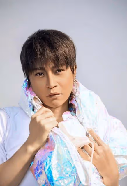 陳志朋替拜把兄弟盡孝,給農村乾爹蓋新房,在農村吃新房團圓飯