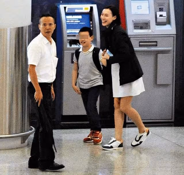 34歲梁洛施終成贏家，視李澤楷為家人！仨兒子和李嘉誠關係顯微妙