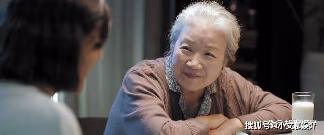 《熟年》吳二琥騙春梅保姆費,大哥三句話解圍,倪家兄妹太自私