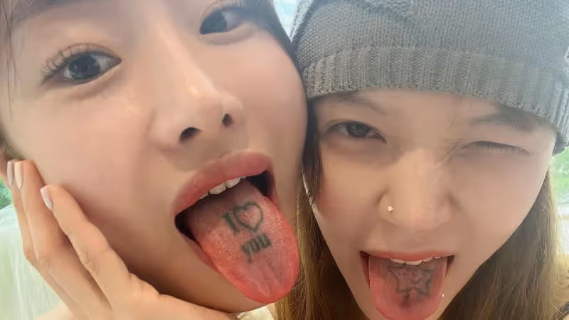 韓國女星，在舌頭上的紋身，讓韓網友難以理解，網友：還好會掉色