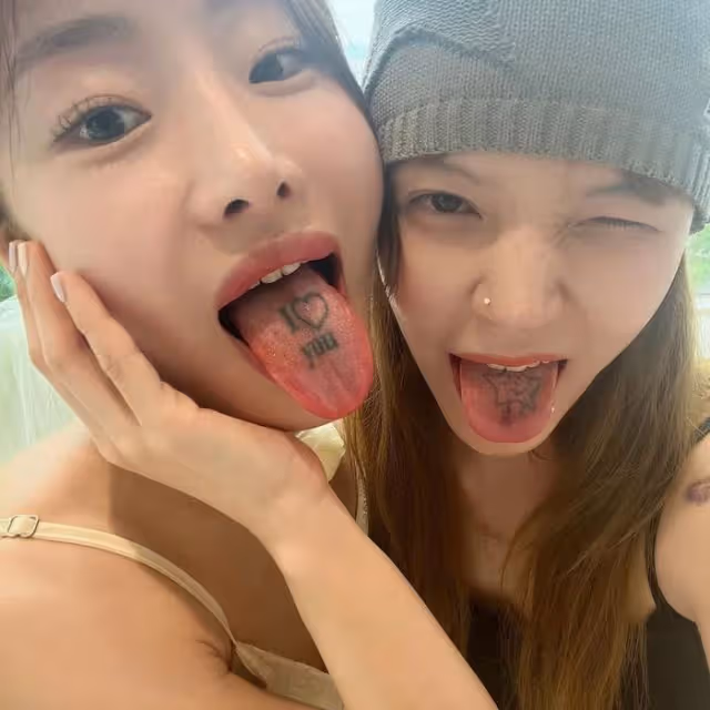 韓國女星,在舌頭上的紋身,讓韓網友難以理解,網友:還好會掉色