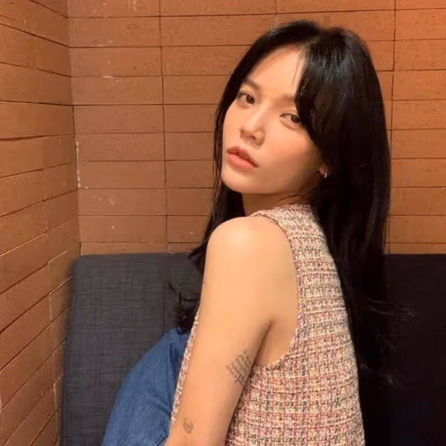 韓國女星,在舌頭上的紋身,讓韓網友難以理解,網友:還好會掉色
