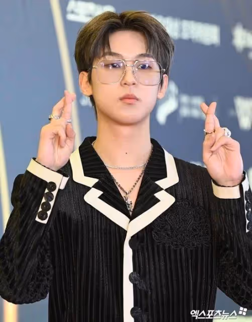 韓國男歌手,公演時跑下舞台,在後台親吻女友,被批太不尊重觀眾