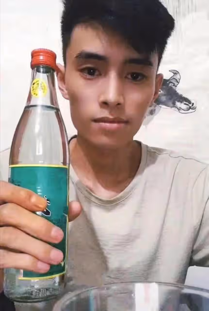 26歲網紅直播中拼酒窒息去世!老婆哭訴心在滴血,幼子吵著找爸爸