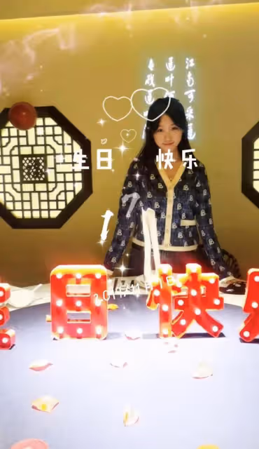 何靜為娃高考助威!18歲女兒身材高挑顏值似媽,母女相依為命15年
