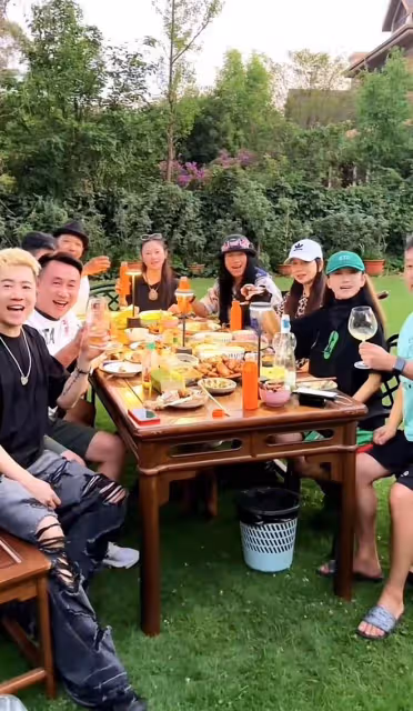 小彩旗終於回國！時隔2年多期盼已久，曾在英國放飛自我引擔憂