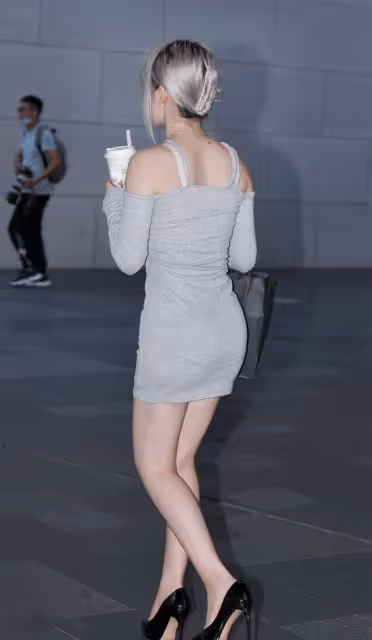 穿包臀連衣裙的小姐姐，曼妙的曲線，讓人不知道該如何形容她的美