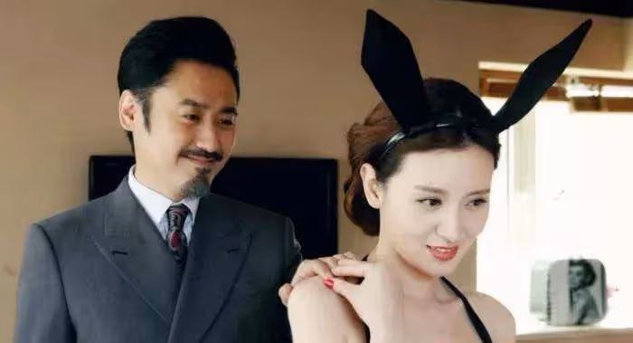 由於角色過分「不要臉」，無人願意接拍，老闆娘只得親自上陣
