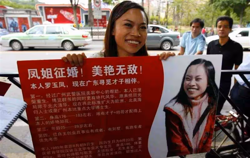 11年了， 曾揚言寧死美國也不回去的鳳姐，卻坦言：活得不如狗