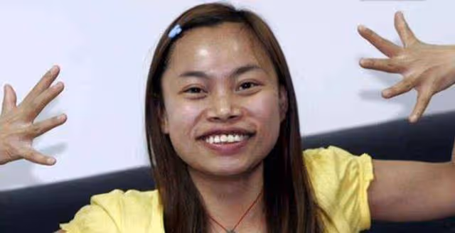 11年了， 曾揚言寧死美國也不回去的鳳姐，卻坦言：活得不如狗