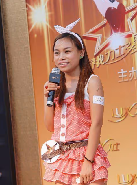 11年了， 曾揚言寧死美國也不回去的鳳姐，卻坦言：活得不如狗