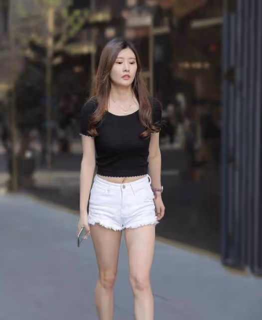 日系輕奢時尚褲，完美勾勒出女士那曼妙的身姿，衣品時尚