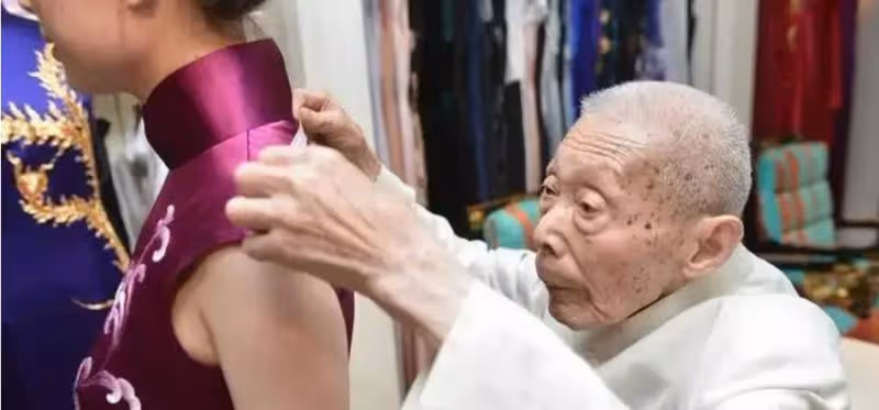 86年做5000多件旗袍,褚宏生:穿旗袍的人不能太瘦,會顯得無趣