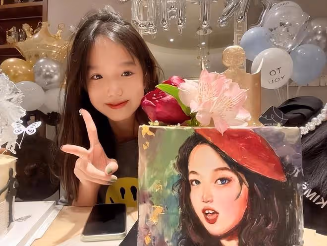 鍾麗緹14歲女兒曬近照,染髮化濃妝打扮成熟,臉和脖子兩個色