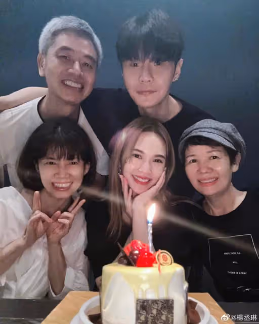 楊丞琳提前慶祝39歲生日,與老公李榮浩貼臉秀恩愛,夫妻相超足