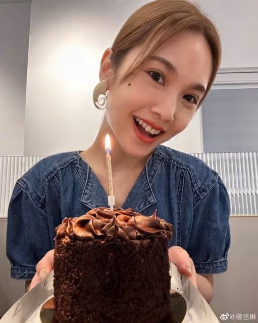 楊丞琳提前慶祝39歲生日,與老公李榮浩貼臉秀恩愛,夫妻相超足