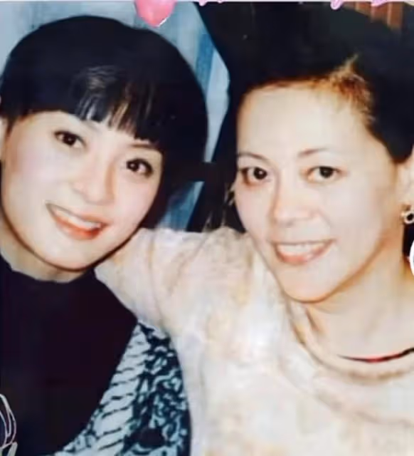 孫儷曬全家福慶祝結婚12周年,自曝帶娃是為修復童年,曾抗拒婚姻