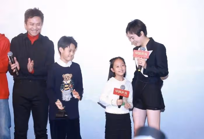 孫儷曬全家福慶祝結婚12周年,自曝帶娃是為修復童年,曾抗拒婚姻