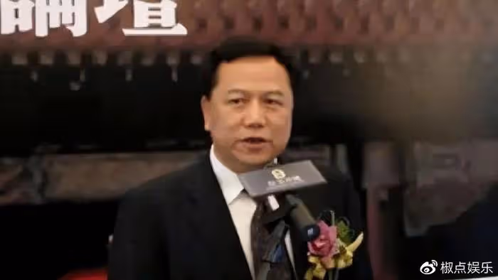他和繼母親如姐弟,和多名女星關係曖昧:有錢真的可以為所欲為嗎?