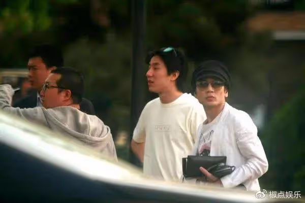 他和繼母親如姐弟，和多名女星關係曖昧：有錢真的可以為所欲為嗎？