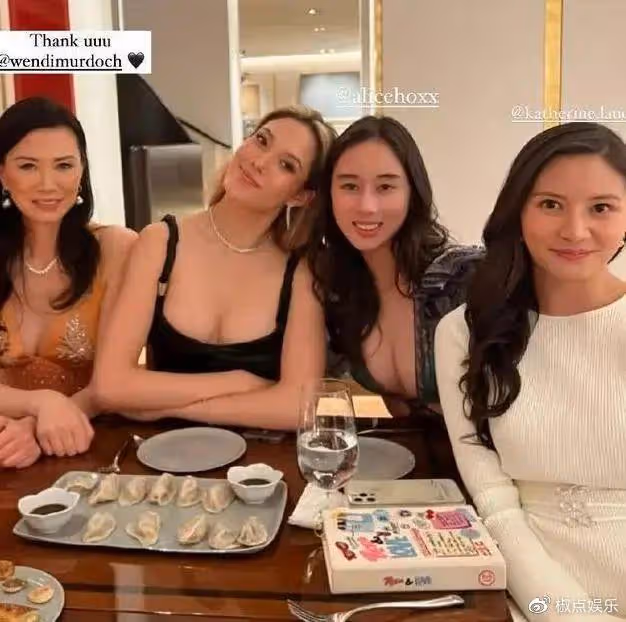 何超欣現身清華附小上課!她是賭王最愛的幼女,只因長相像利智?