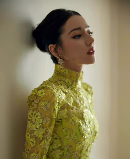 熱巴穿旗袍亮相封神!罕見嘗試國風造型太美了,穿一身綠色太性感