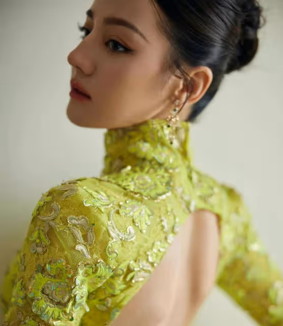 熱巴穿旗袍亮相封神!罕見嘗試國風造型太美了,穿一身綠色太性感
