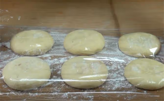 豆沙包新做法，不用烤箱不用電餅鐺，鍋里一扔，比買的還好吃