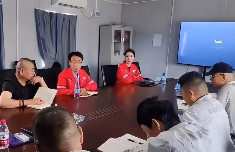 中石油胡總情人海量生活照曝光,身材不輸女星,生活奢侈作風豪放