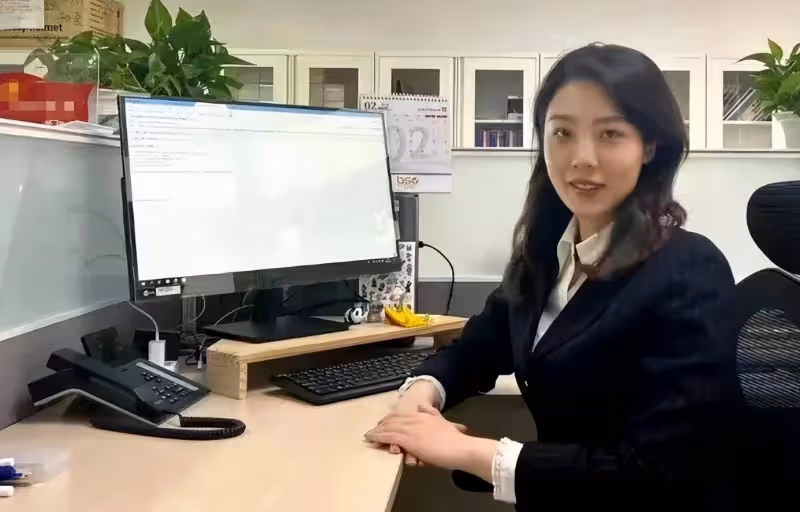 中石油胡總情人海量生活照曝光,身材不輸女星,生活奢侈作風豪放