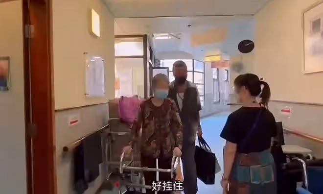 孫興攜富婆女友回港探親,媽媽住養老院8人間,3年不見情緒激動