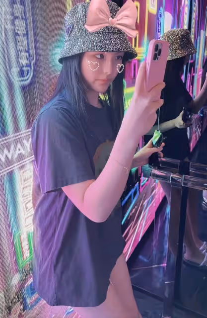 李湘女兒曬與何炅合照，13歲王詩齡長成靚麗美少女，何炅容顏未老