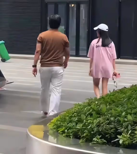 李湘女兒曬與何炅合照，13歲王詩齡長成靚麗美少女，何炅容顏未老