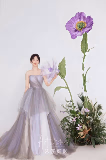楊紫曬美照慶祝六一節，扎雙馬尾穿碎花裙賣萌，30歲少女感依舊