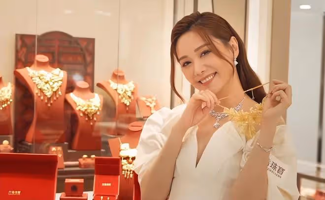 馬國明湯洛雯合體做新婚宣傳,女方陪嫁戒指與金器提前放彩蛋