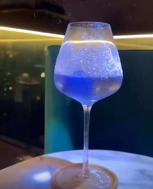 郭嘉文李澤楷被疑新動態:豪宅陽台牽手照曝光,女方曬鮮花引猜測