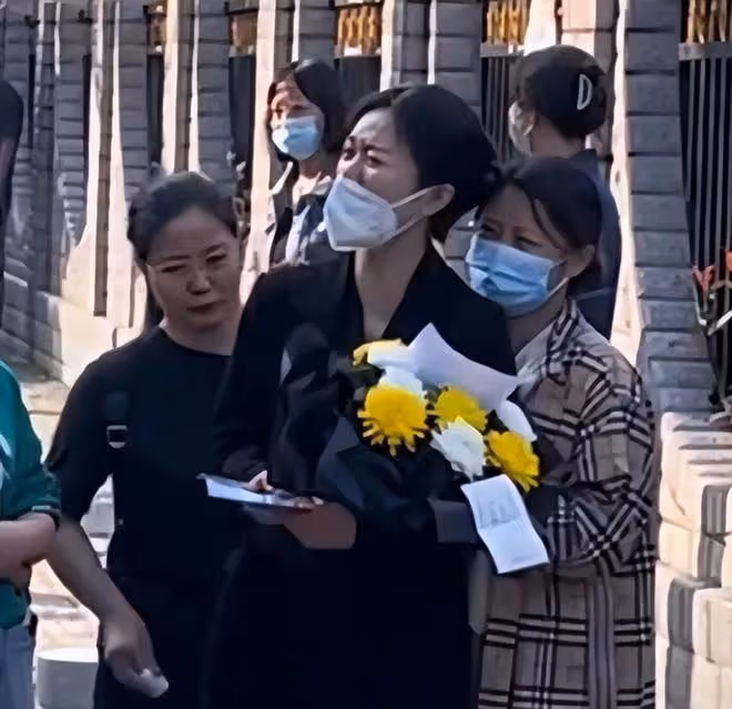 學生被撞死媽媽跳樓最新進展:撞人老師被刑事偵查,已經立案處理