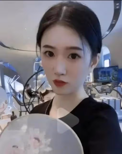 武漢跳樓楊女士已火化安葬，生前工作被曝光，她為人熱情生活樂觀