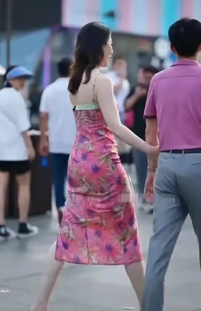石油大亨小女友性感誘惑，身材瘦到驚人程度！整容後驚艷亮相！