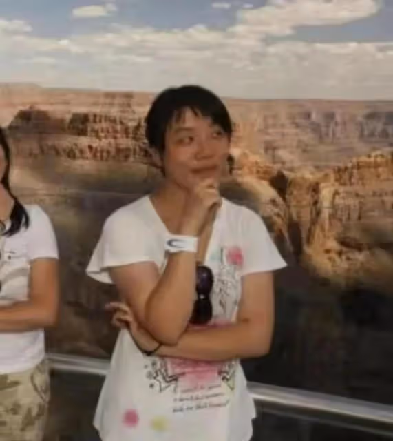 石油大亨小女友性感誘惑，身材瘦到驚人程度！整容後驚艷亮相！