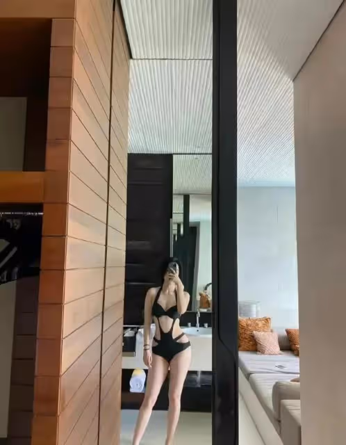 石油大亨小女友性感誘惑，身材瘦到驚人程度！整容後驚艷亮相！
