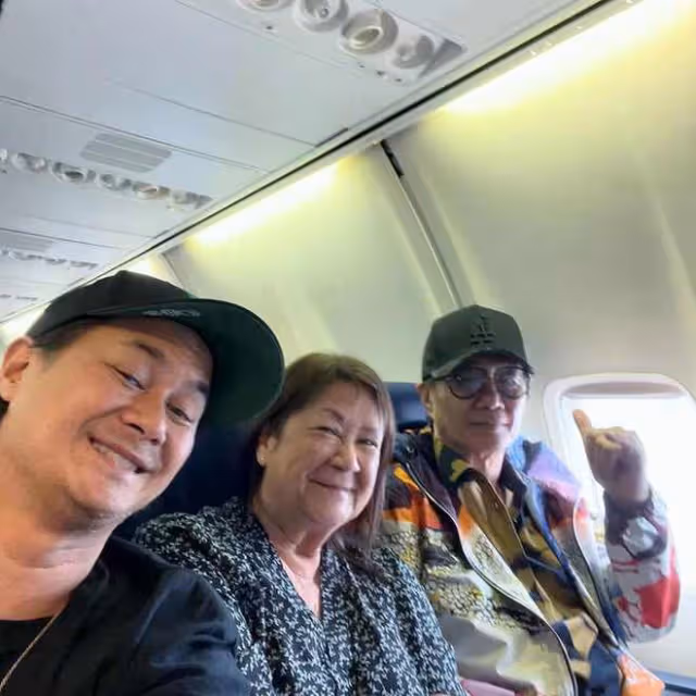 許冠傑一家赴美探望李小龍遺孀!78歲琳達滿頭白髮,已三婚很幸福