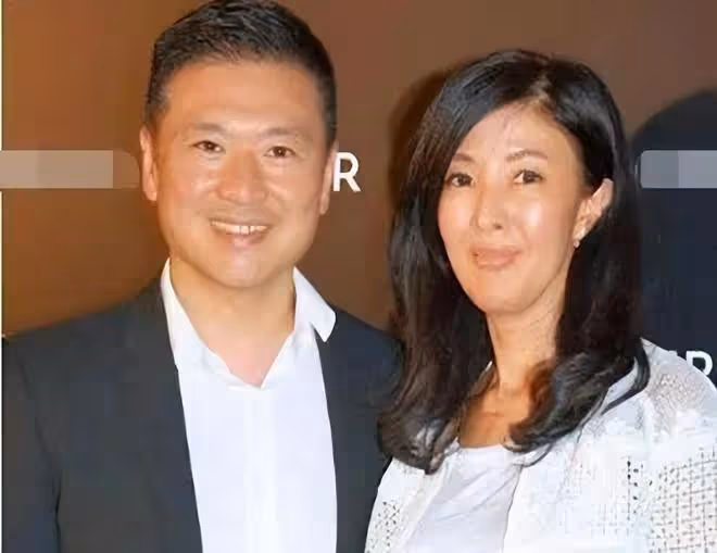 李嘉欣慶53歲生日,60歲姐姐現身保養得宜,兩人長相相似同嫁豪門