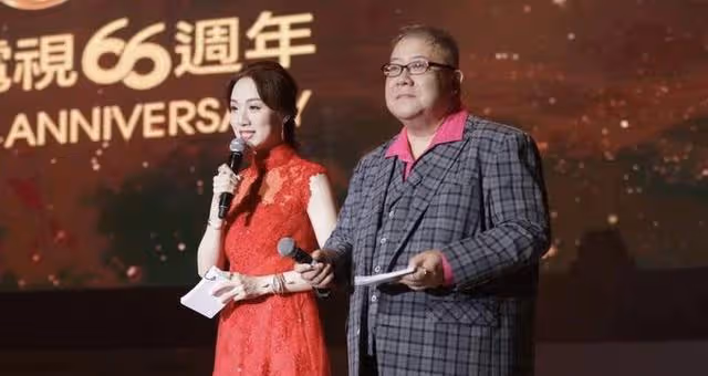 TVB老戲骨現身亞視周年台慶!曝與女友將完婚,兩人相差三十幾歲
